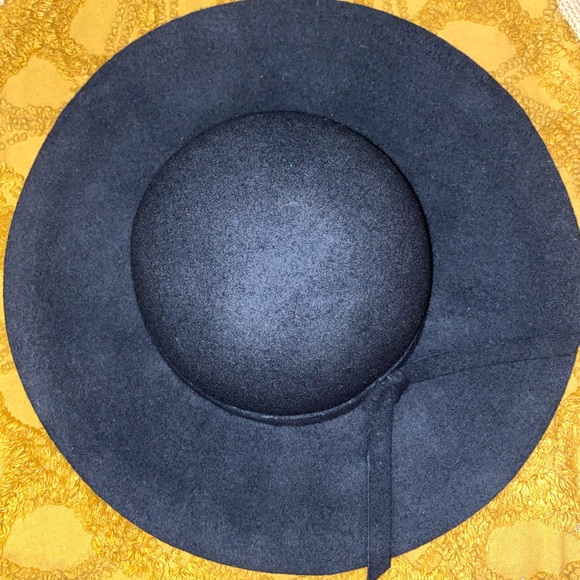 Brandy melville black wool hat - Picture 3 of 3